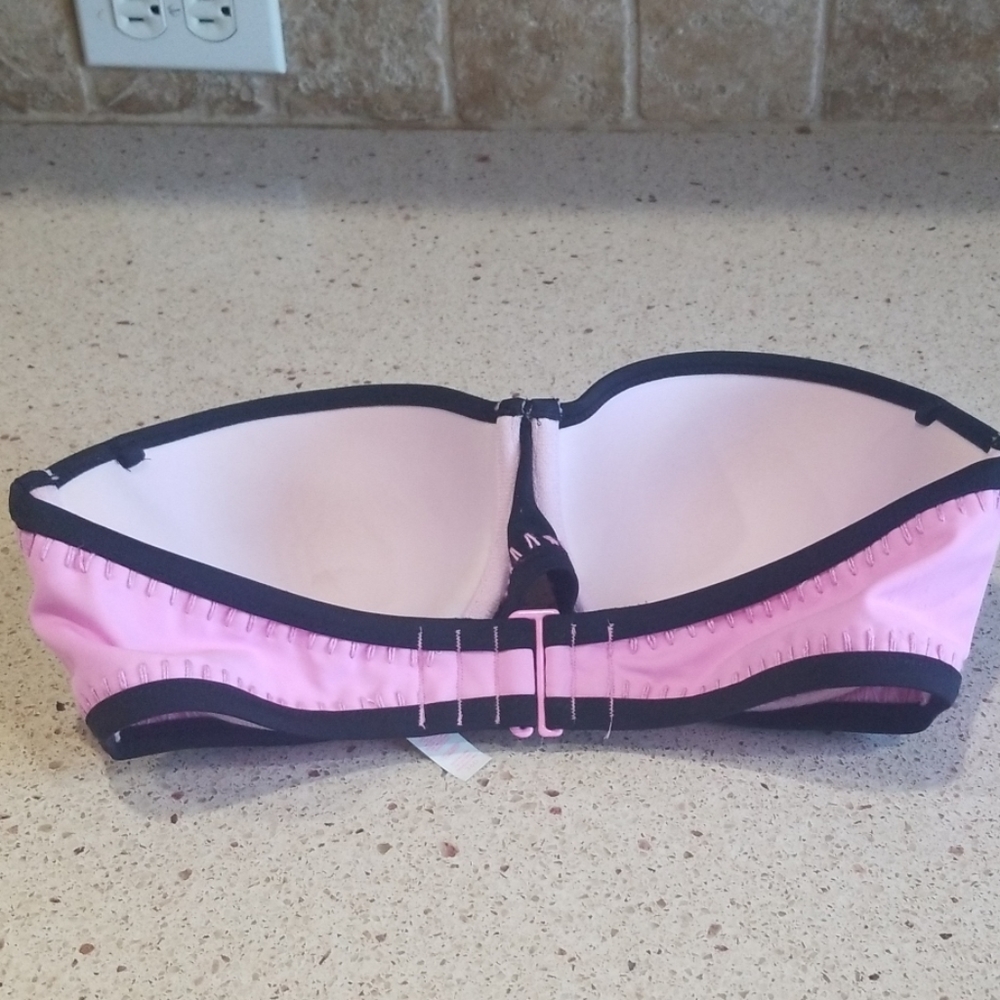 Victoria Secret - Picture 2 of 4